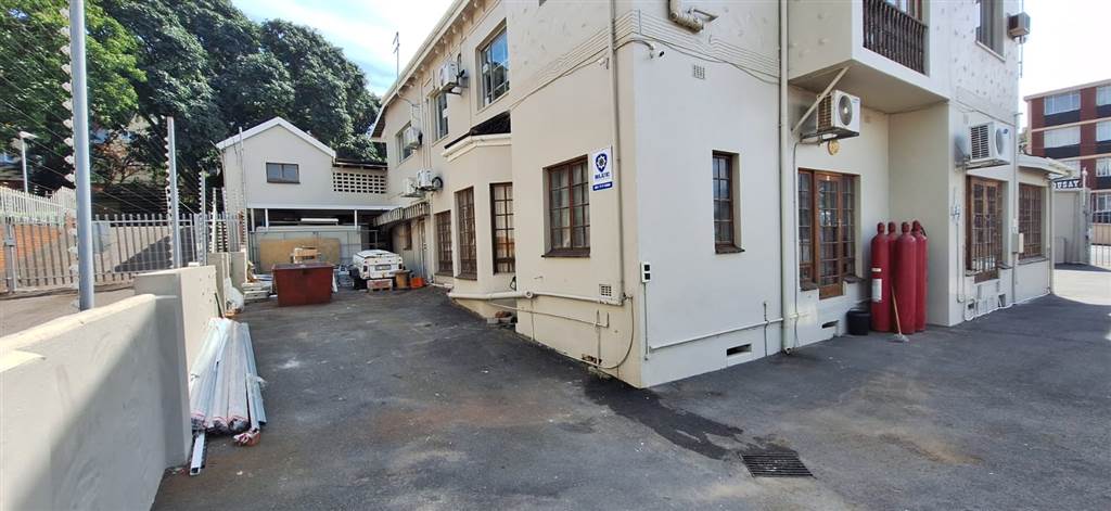 567.6  m² Commercial space in Bulwer photo number 14