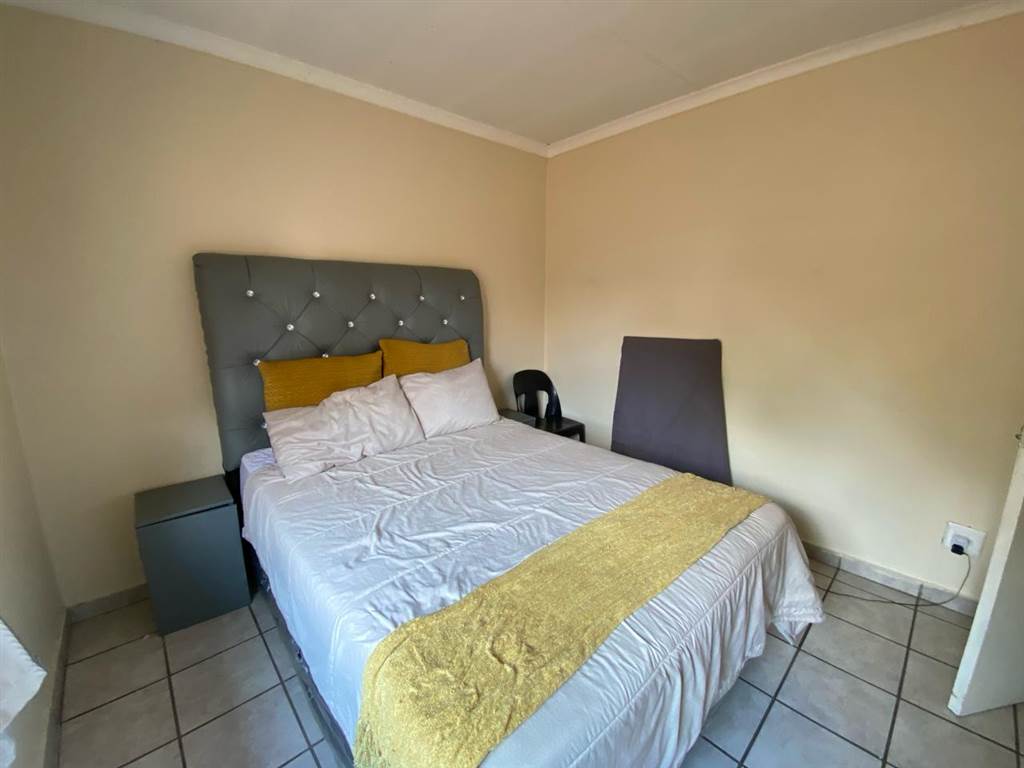 2 Bed Townhouse in Polokwane Central photo number 5