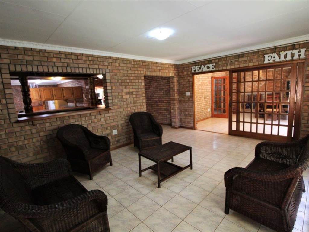 6 Bed House in Mookgophong (Naboomspruit) photo number 11