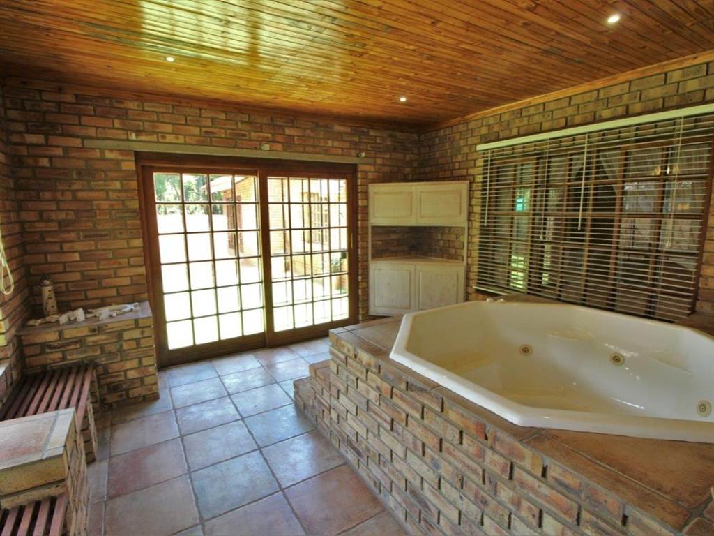6 Bed House in Mookgophong (Naboomspruit) photo number 9