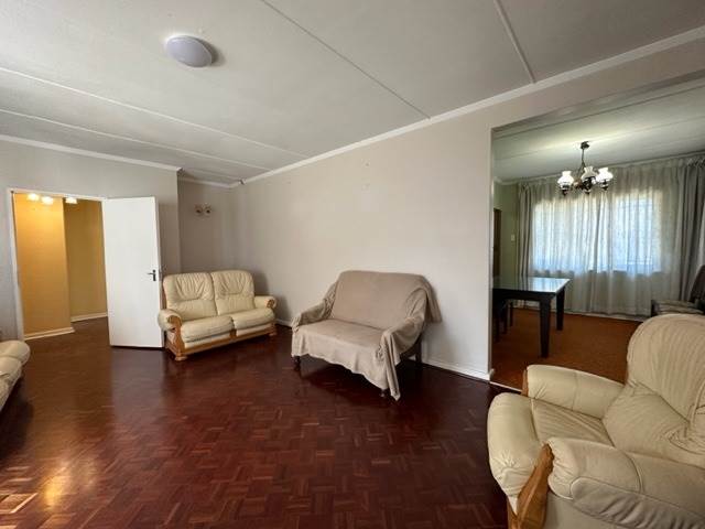 3 Bed House in Carrington Heights photo number 9