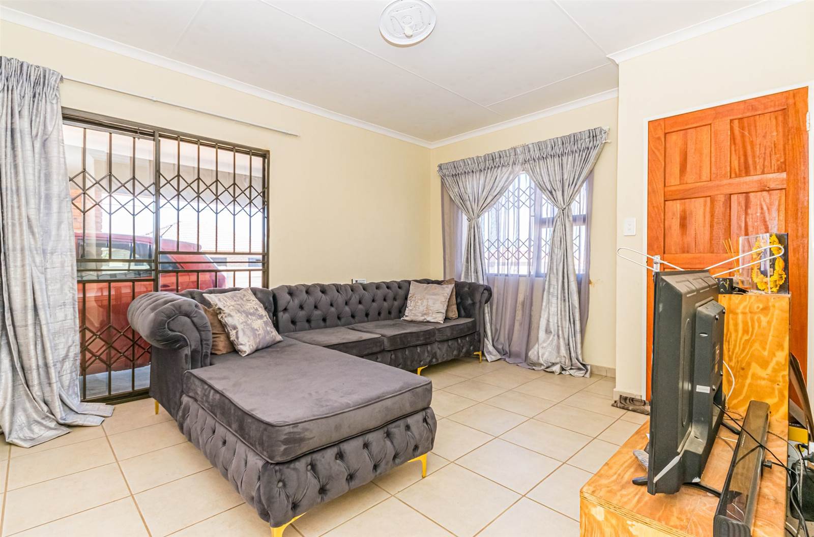 3 Bed House in Azaadville photo number 5