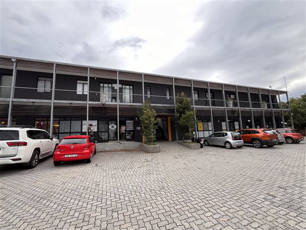 414  m² Commercial space