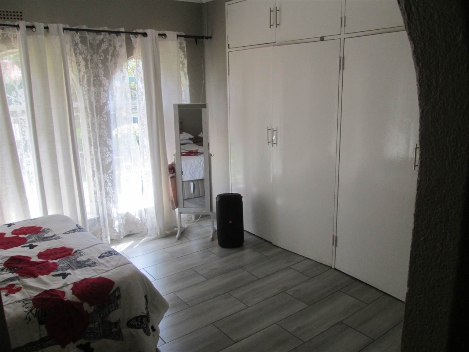 4 Bed House in Glenvista photo number 21