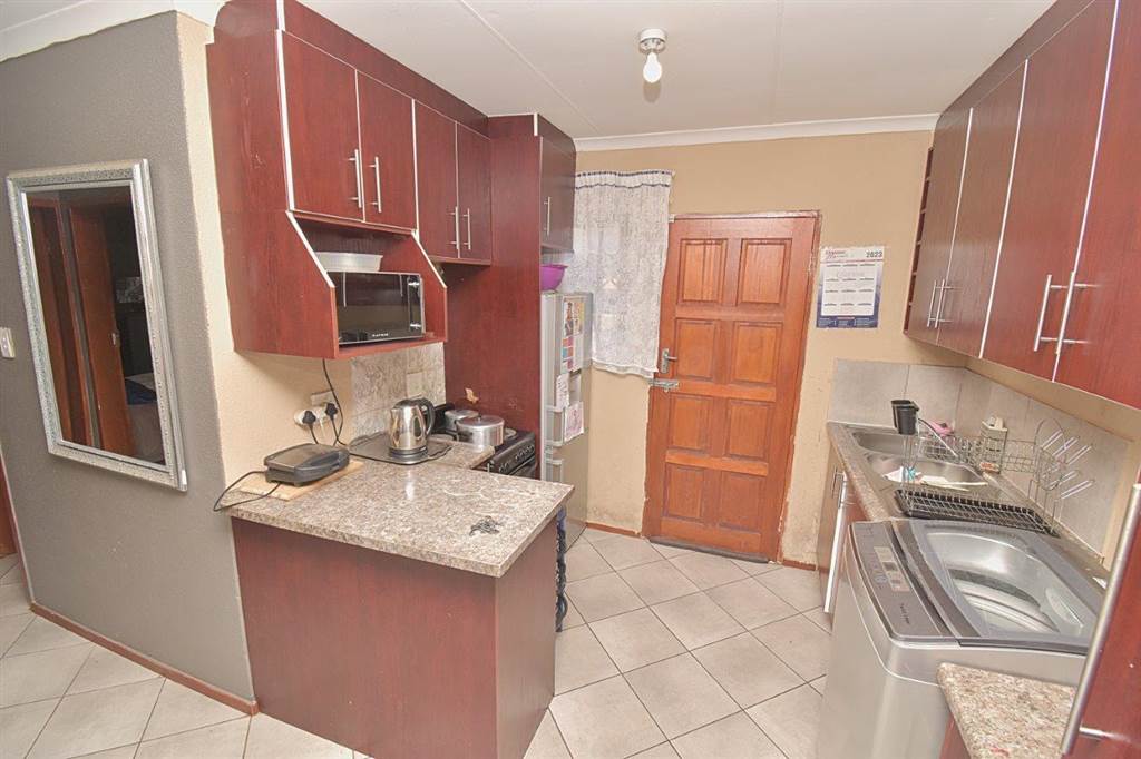 2 Bed House in Benoni CBD photo number 5