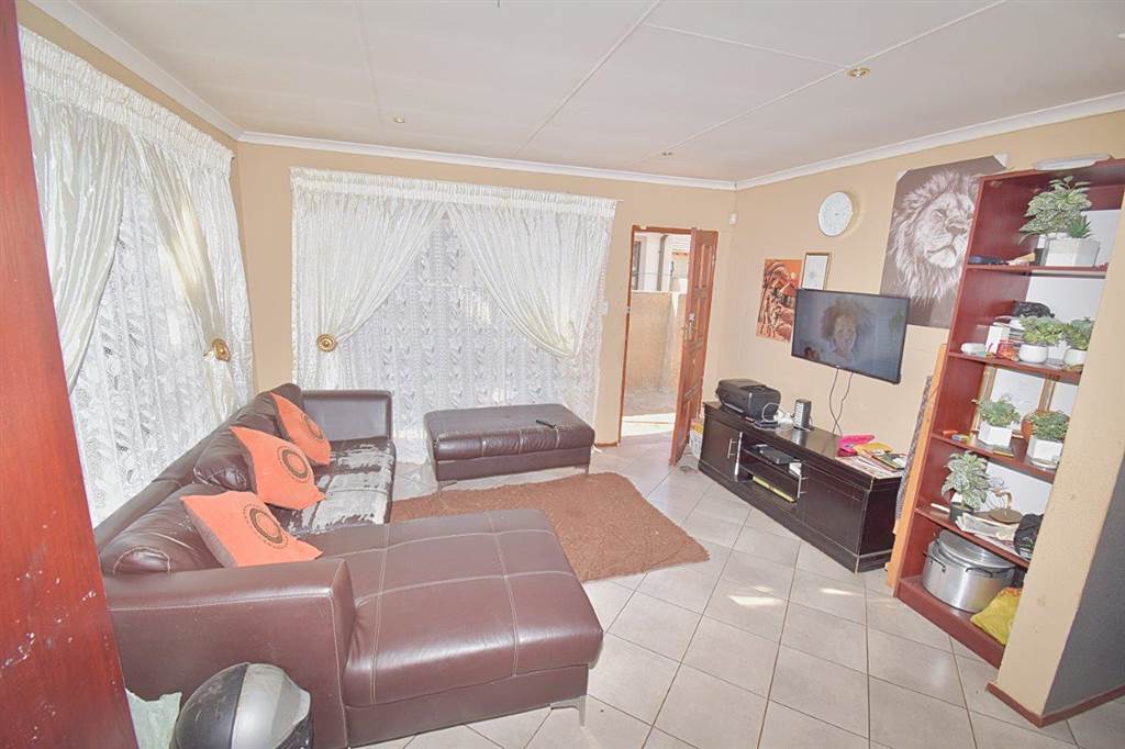 2 Bed House in Benoni CBD photo number 8
