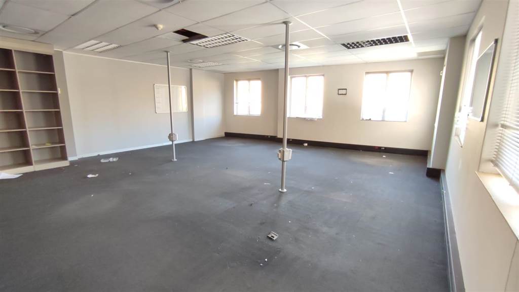1014  m² Commercial space in Greenstone Hill photo number 27