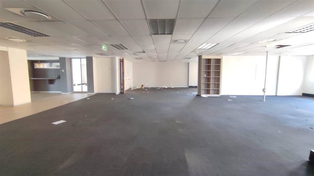 1014  m² Commercial space in Greenstone Hill photo number 26