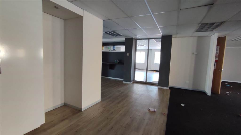1014  m² Commercial space in Greenstone Hill photo number 24