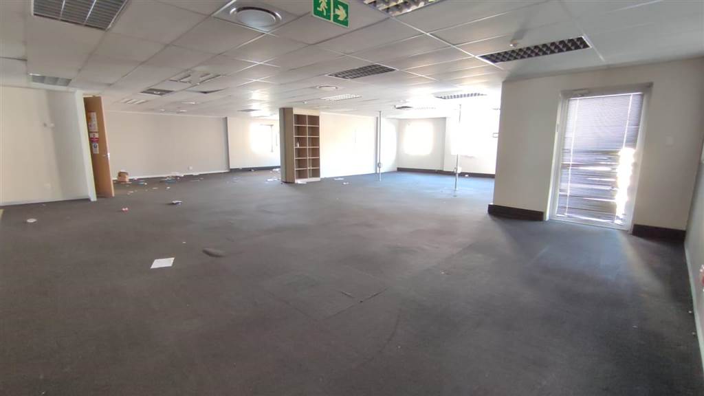 1014  m² Commercial space in Greenstone Hill photo number 30