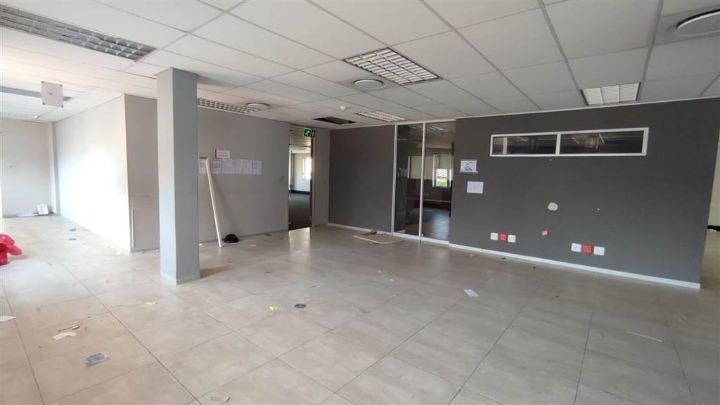 1014  m² Commercial space in Greenstone Hill photo number 16