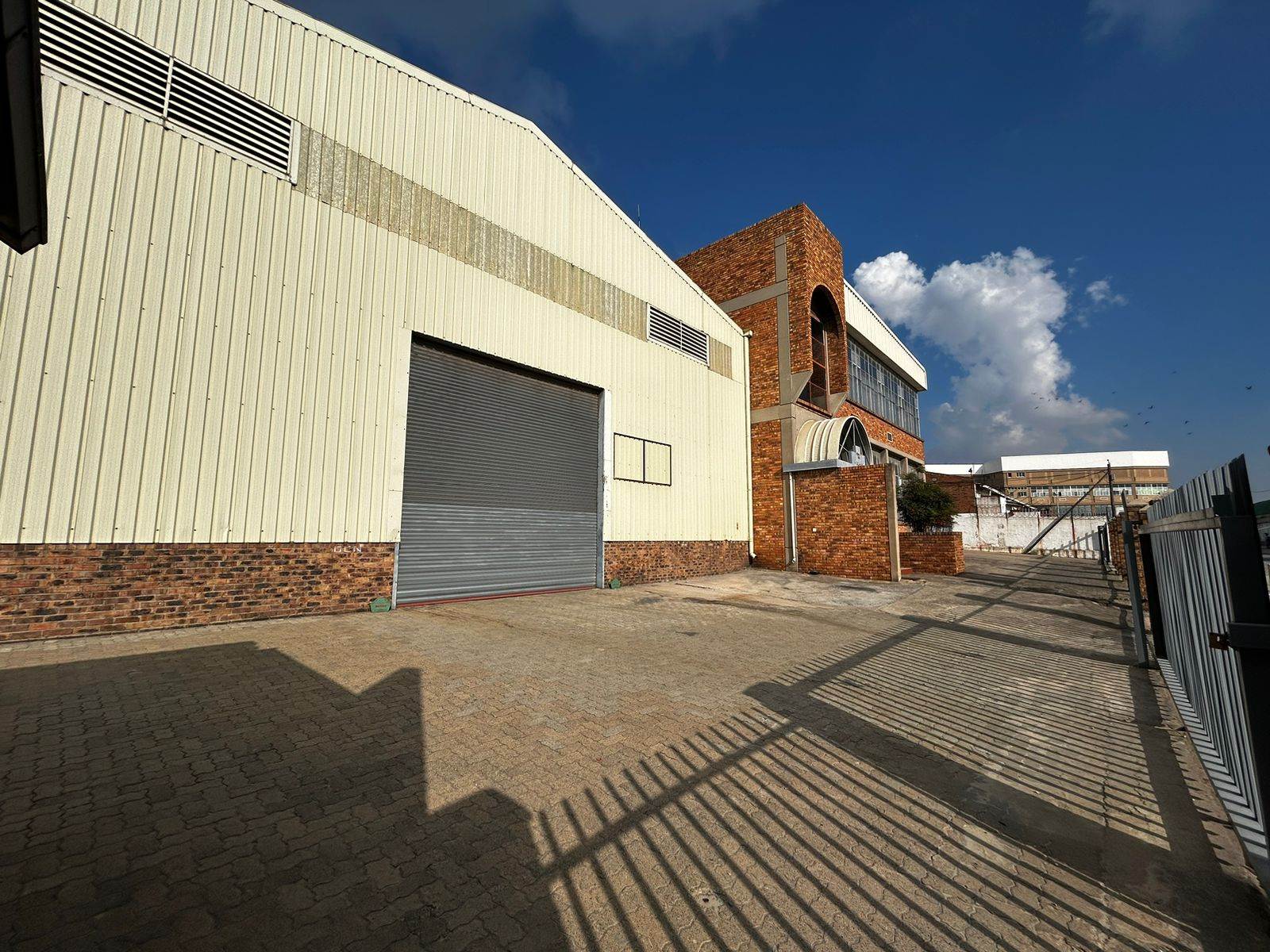 1150  m² Industrial space in Wynberg photo number 1