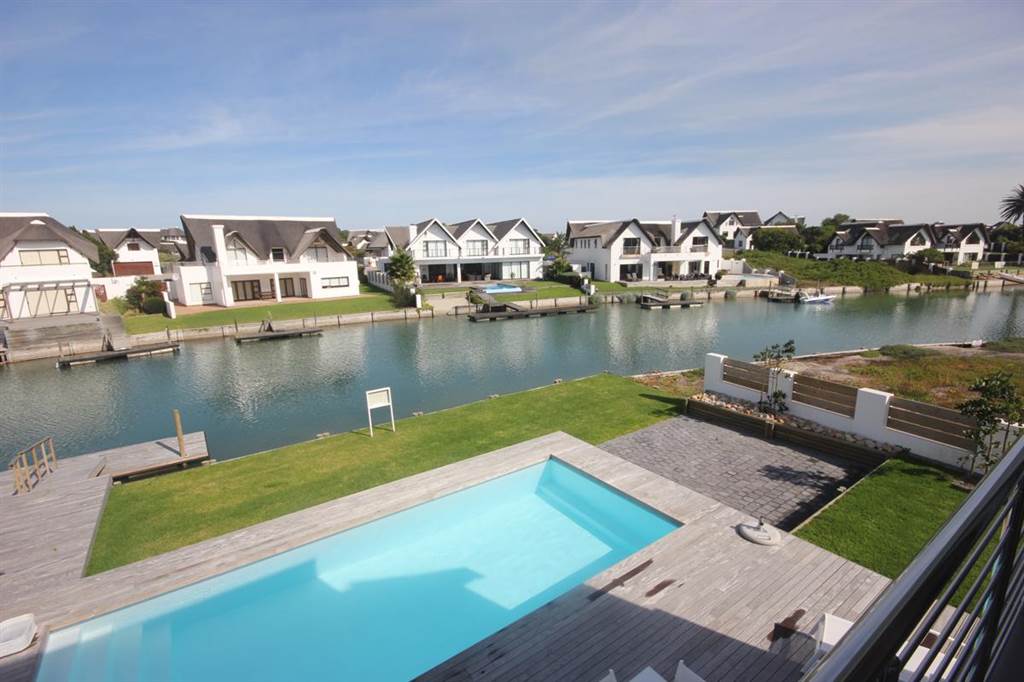 5 Bed House in St Francis Bay Canals photo number 3