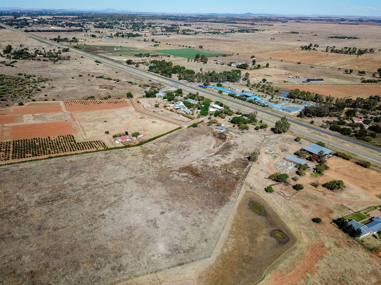 8.6 ha Smallholding in Bloemfontein Farms photo number 4