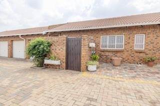 2 Bed Townhouse in Edenvale photo number 3