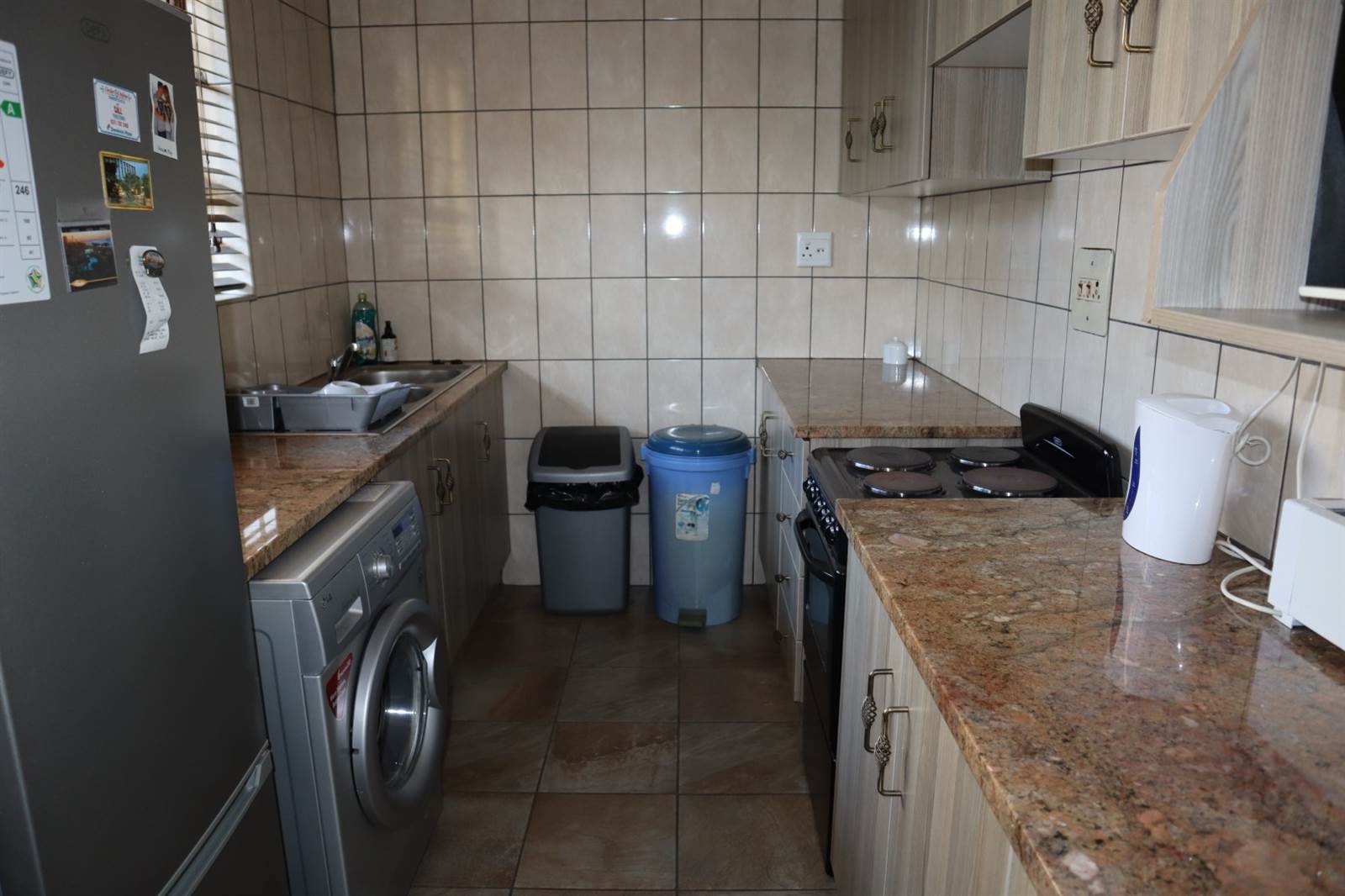 2 Bed Flat in Pinetown Central photo number 2