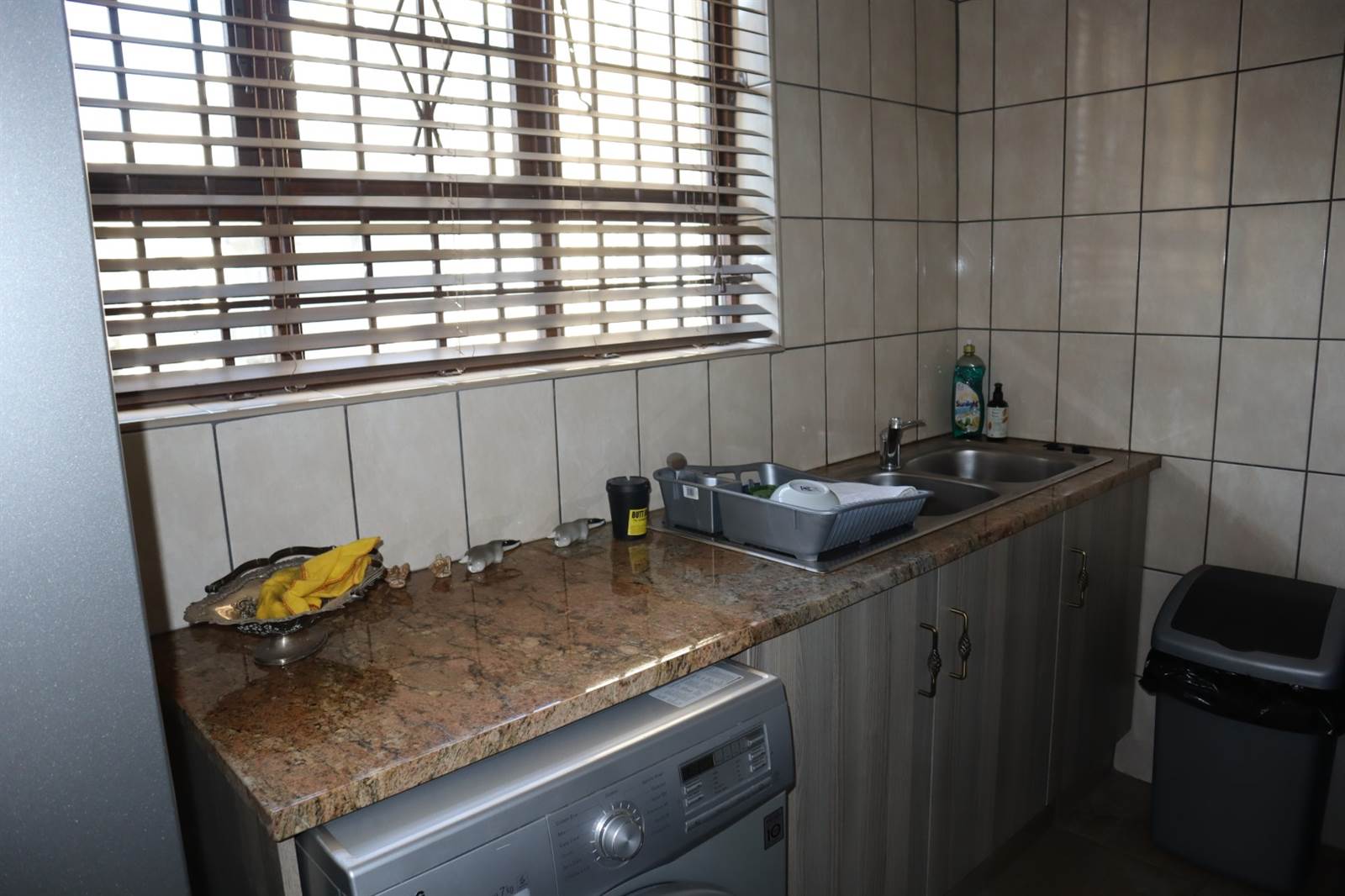 2 Bed Flat in Pinetown Central photo number 3