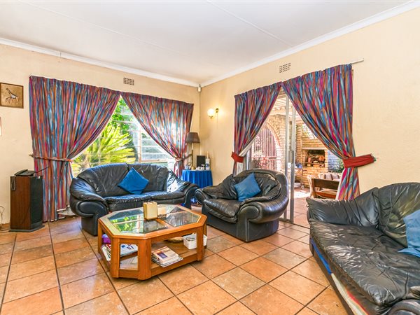 4 Bedroom House 4 Bedroom House