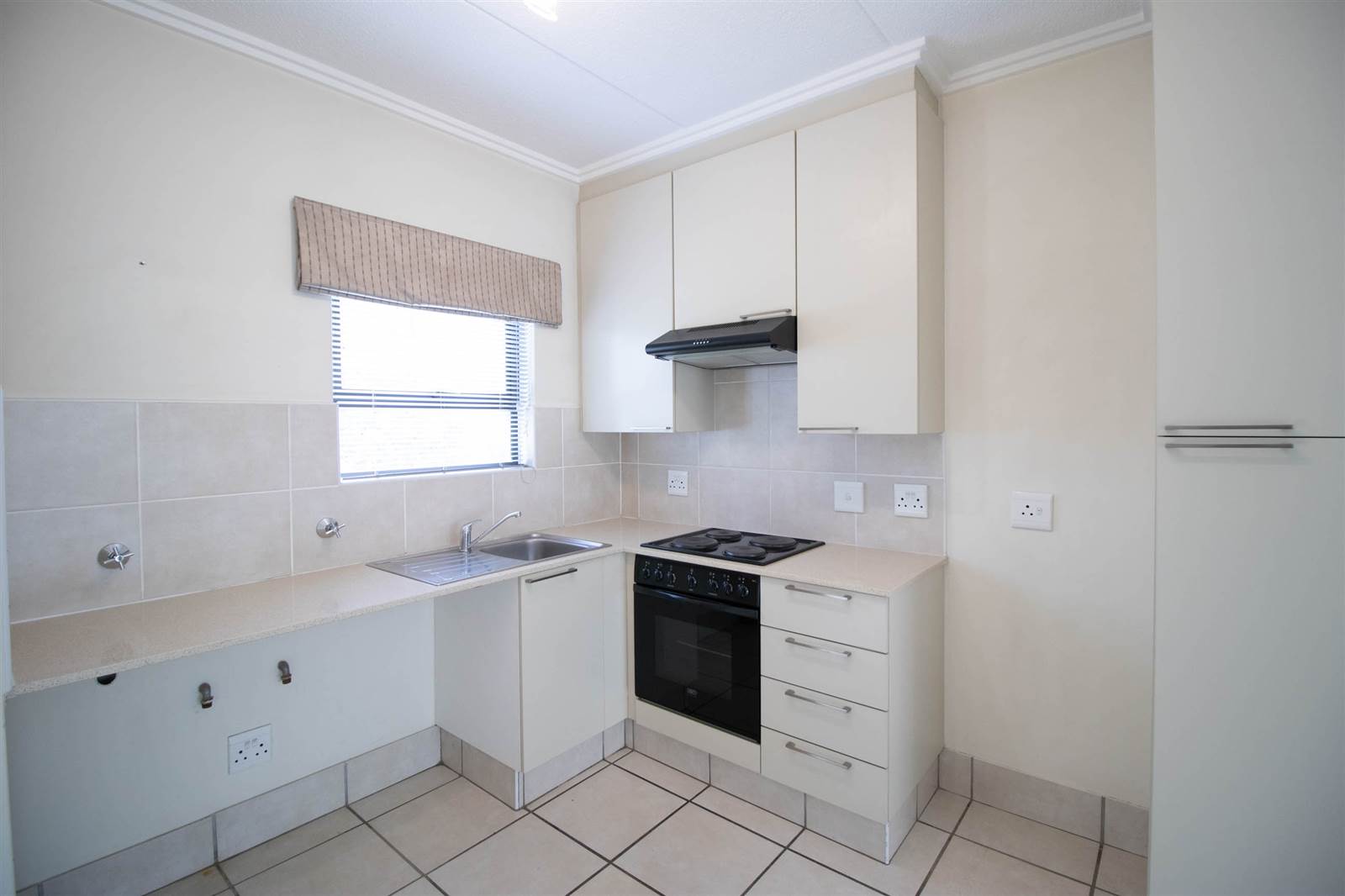 1 Bed Apartment in Bryanston photo number 2