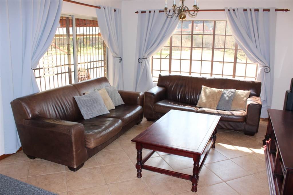 4 Bed House in Randjesfontein photo number 8