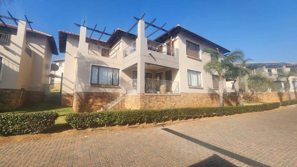 3 Bed Townhouse in Glenvista photo number 1