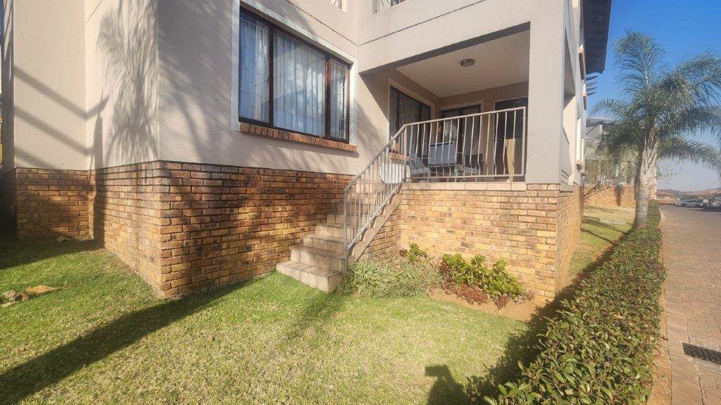 3 Bed Townhouse in Glenvista photo number 2