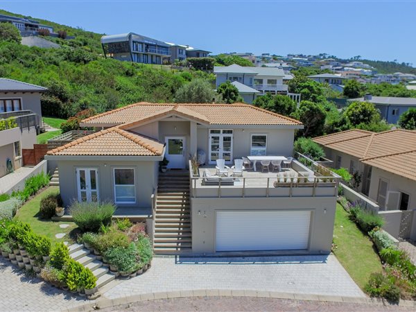 3 Bed House in Whale Rock