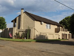 9 Bed House in Klopperpark