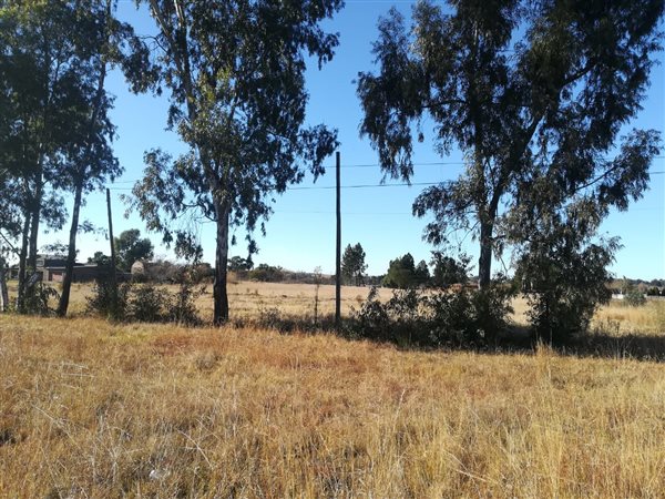 1.4 ha Land available in Theoville