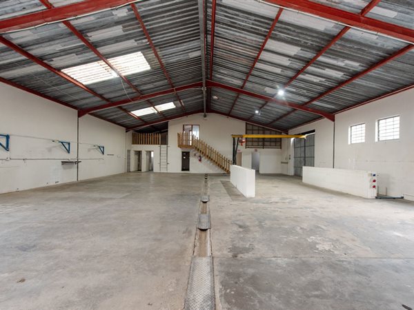 648  m² Industrial space