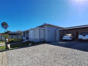 House in Sandbaai