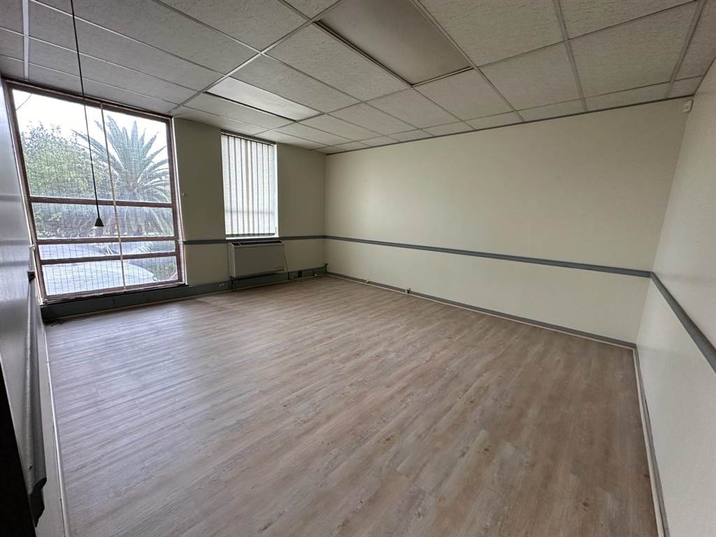 425  m² Commercial space in Denlee photo number 16