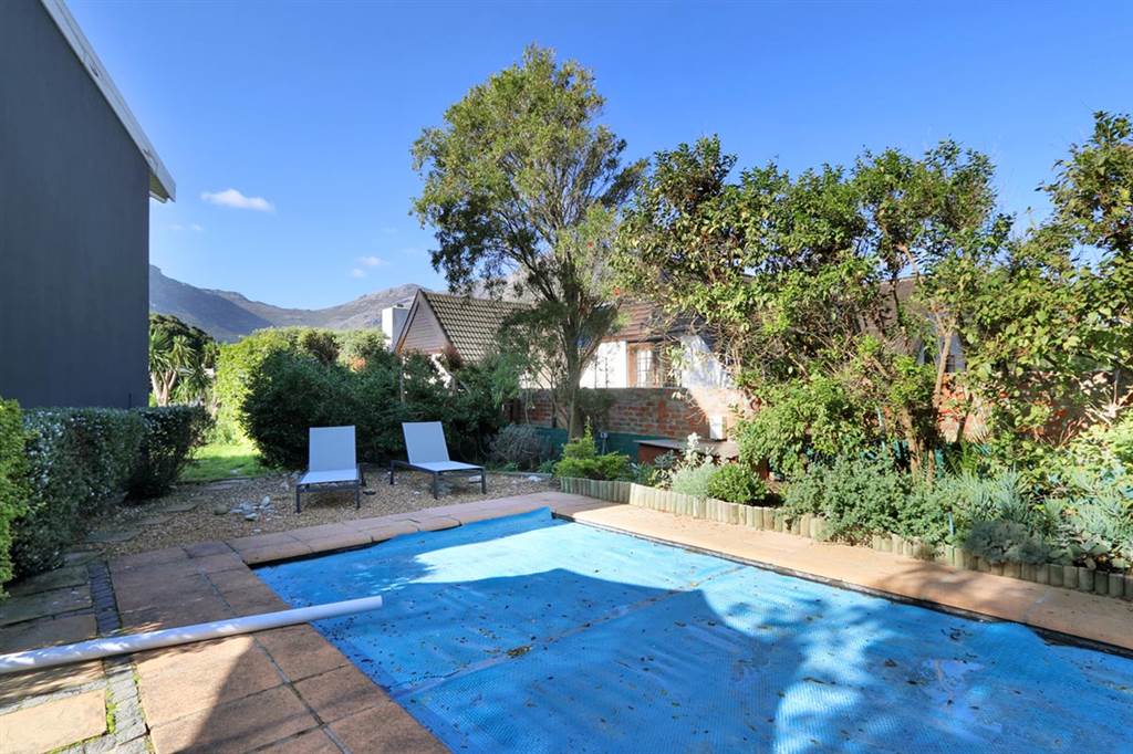 4 Bed House in Hout Bay and surrounds photo number 3