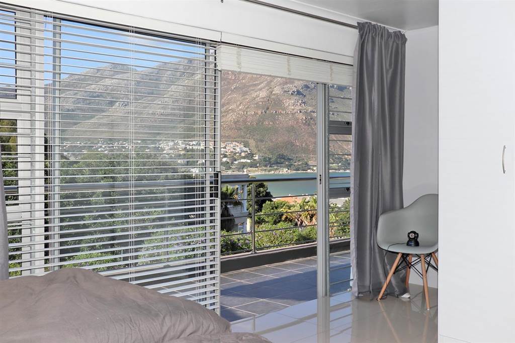 4 Bed House in Hout Bay and surrounds photo number 20