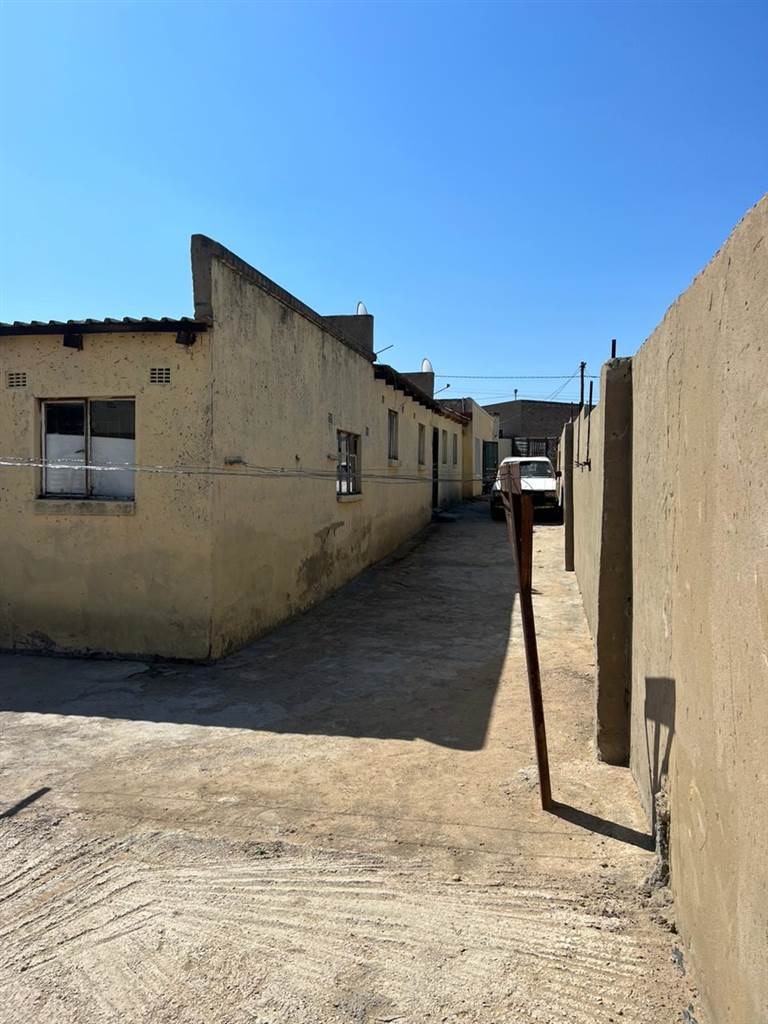 2 Bed House in Kaalfontein photo number 10