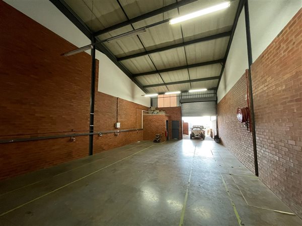 370  m² Industrial space