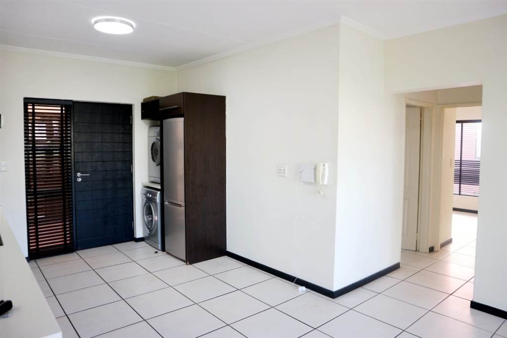 2 Bed Townhouse in Greenstone Hill photo number 8