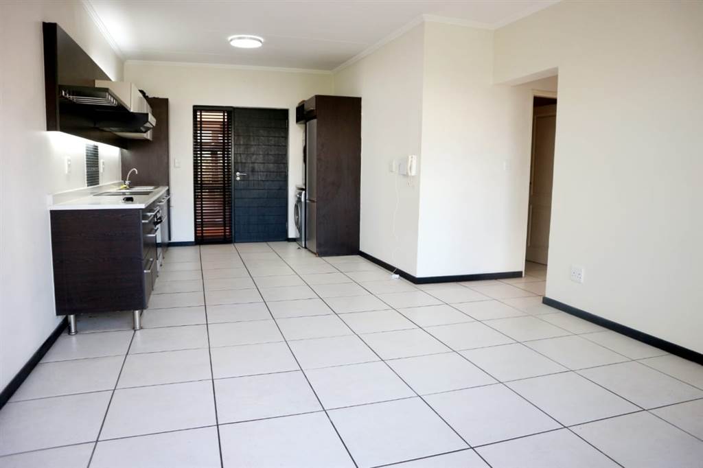 2 Bed Townhouse in Greenstone Hill photo number 7
