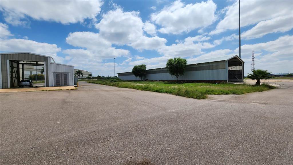 54000  m² Industrial space in Rosslyn photo number 1