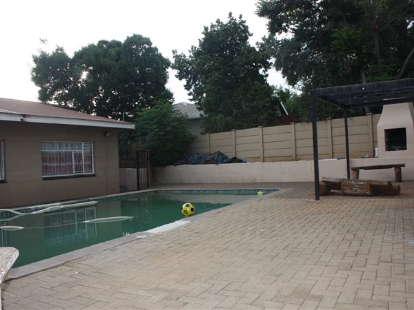 13 Bedroom House 13 Bedroom House