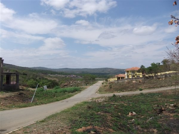 1 200 m² Land