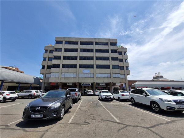 151  m² Commercial space