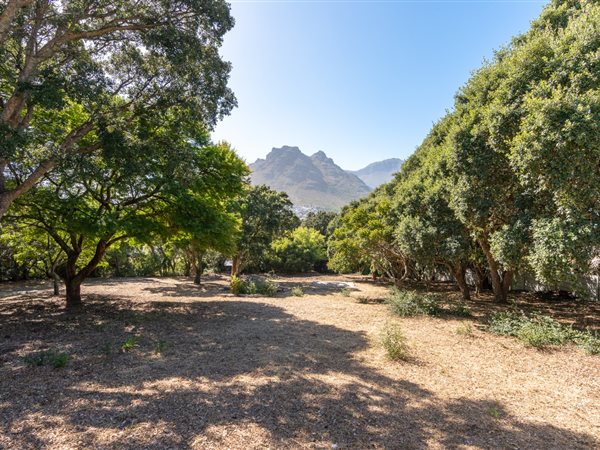 1 270 m² Land