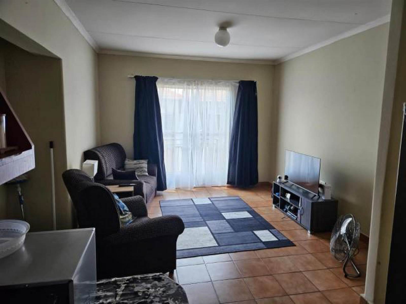 2 Bed Townhouse in Vaalpark photo number 2