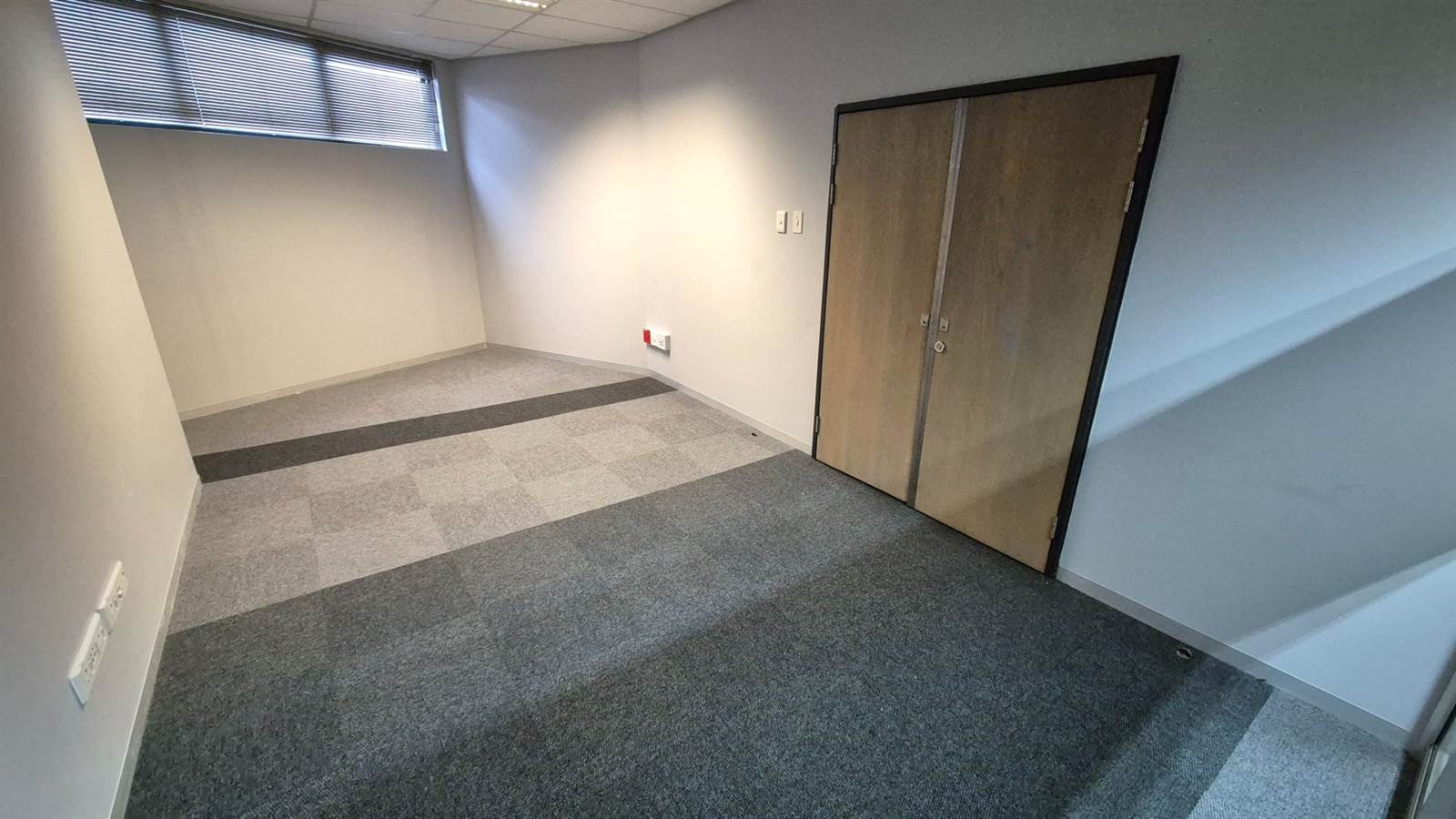 971  m² Office Space in Menlyn photo number 10