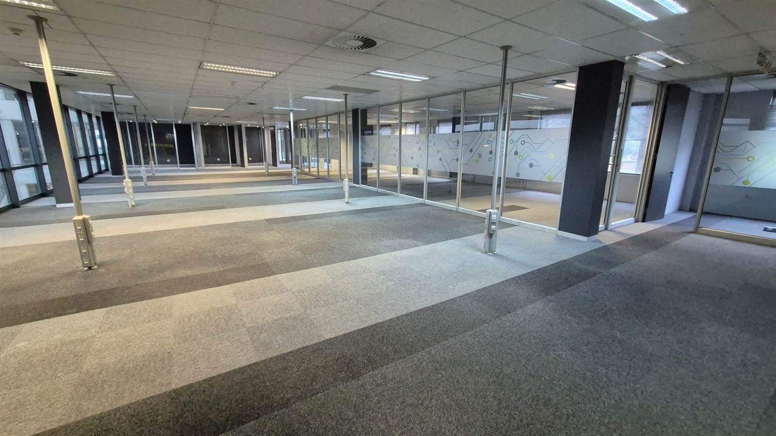 971  m² Office Space in Menlyn photo number 19