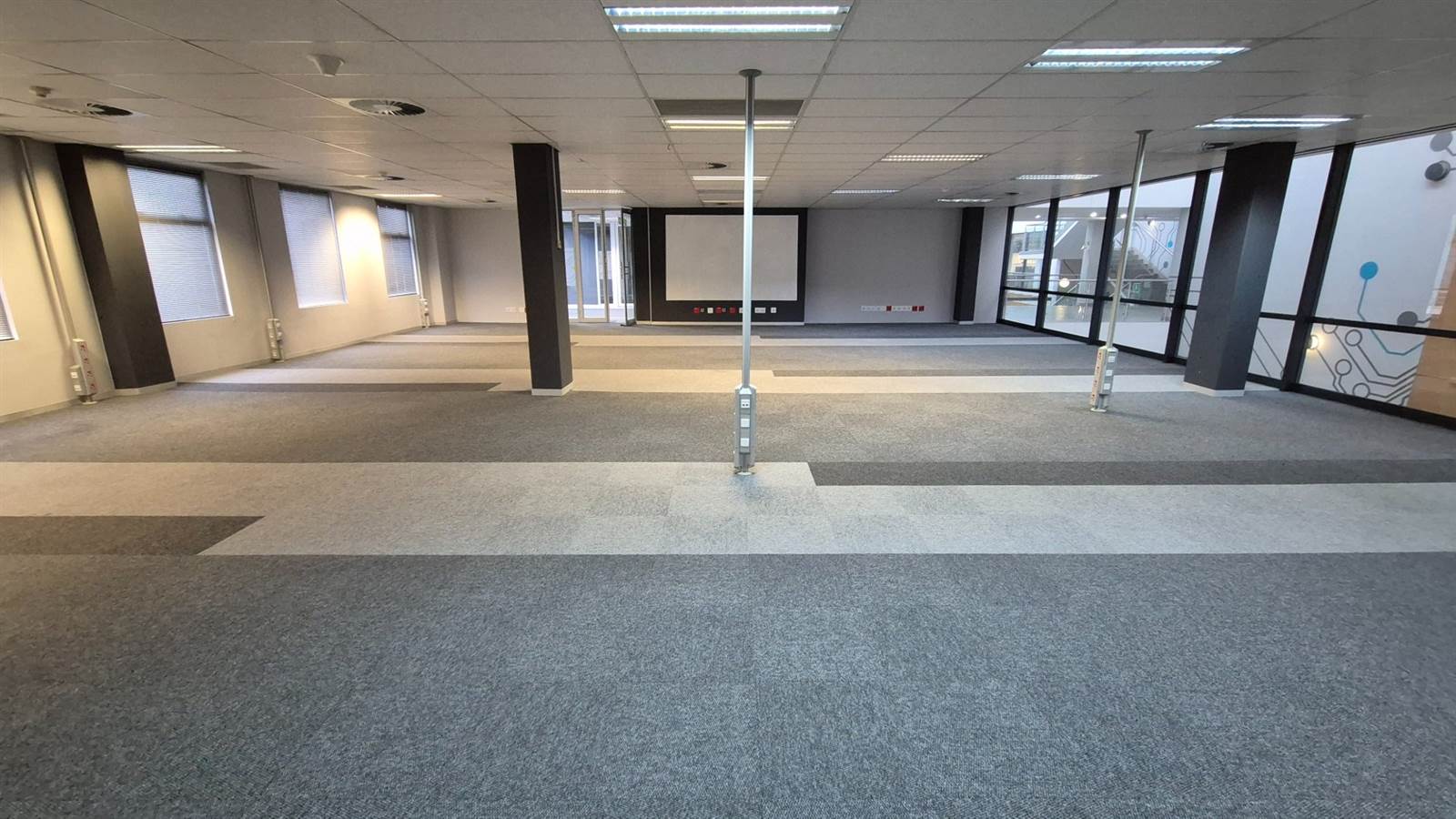 971  m² Office Space in Menlyn photo number 11