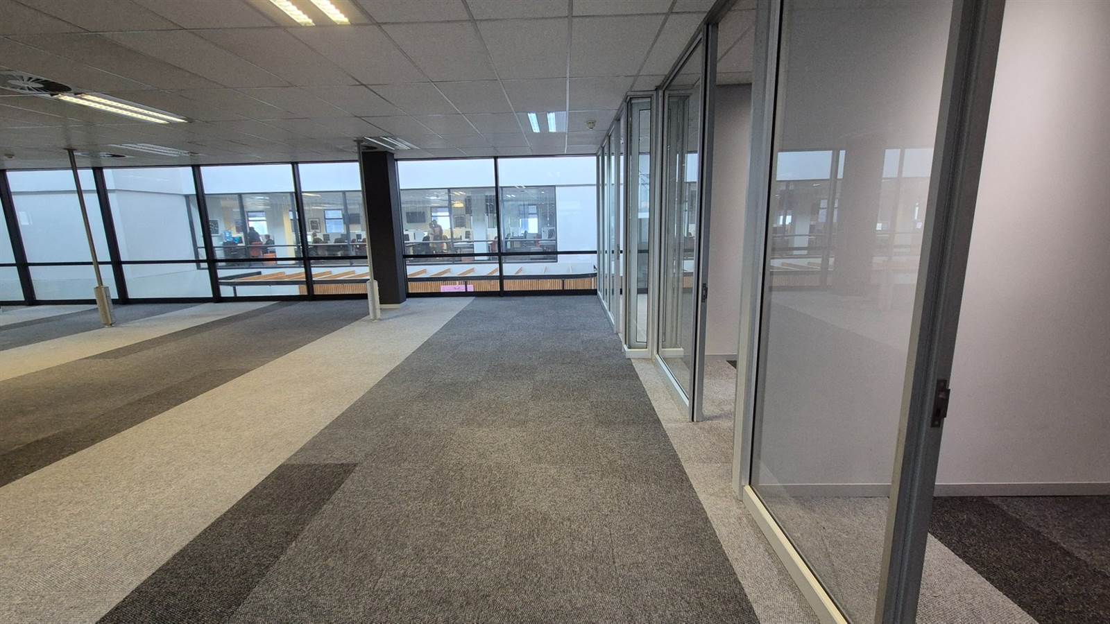 971  m² Office Space in Menlyn photo number 16