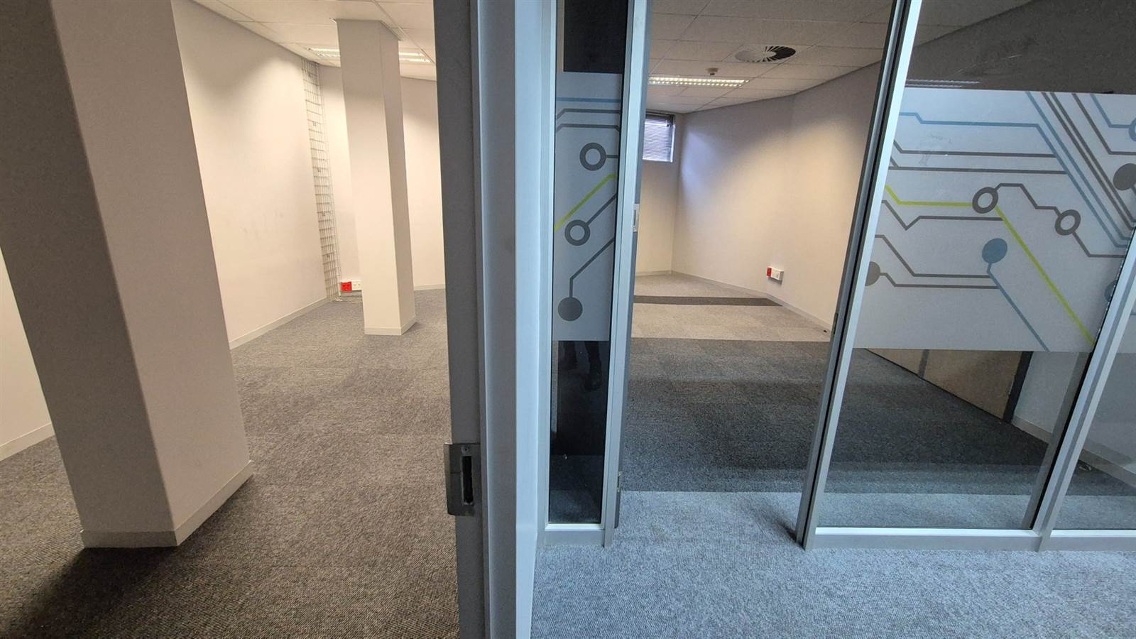971  m² Office Space in Menlyn photo number 9