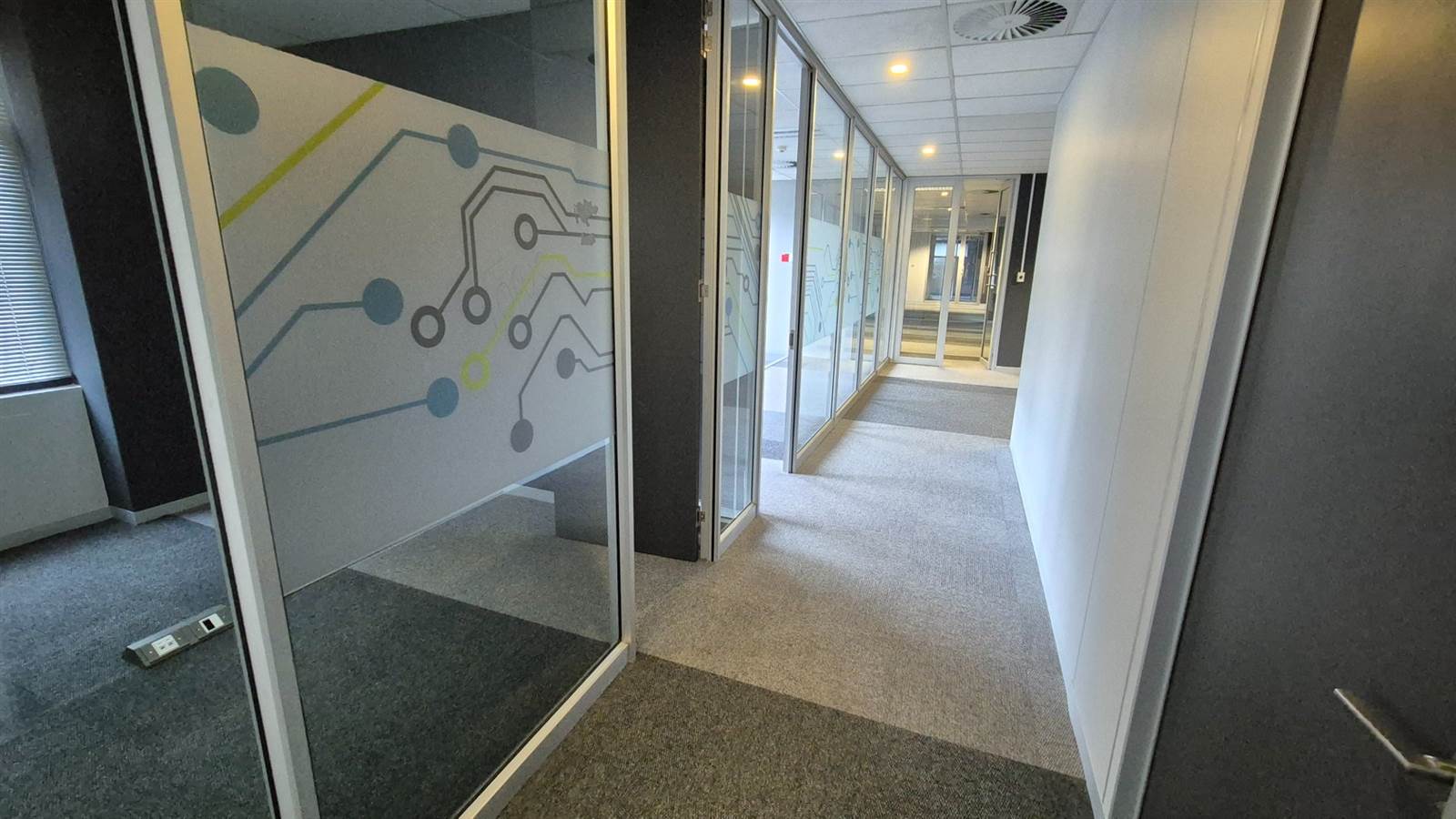 971  m² Office Space in Menlyn photo number 13